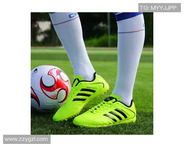 粉色足球鞋点亮赛场风采 球星上脚展示独特个性与时尚魅力